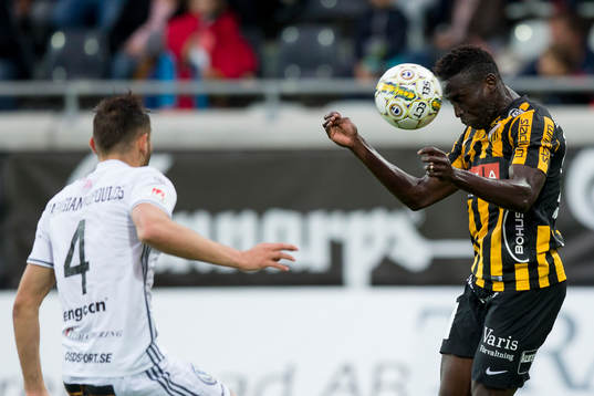 Häckens Alhassan Kamara nickar
