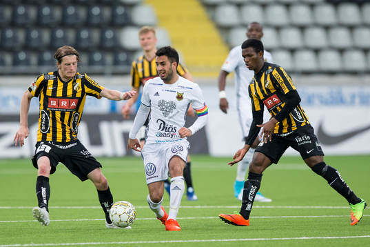 Östersunds Brwa Nouri mot Häckens Erik Friberg och