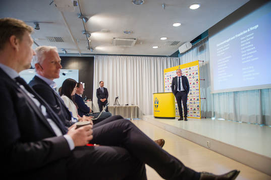 Sveriges assisterande förbundskapten Peter Wettergren och