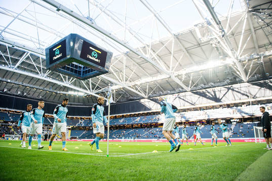 Malmö FFs spelare värmer upp på Friends arena