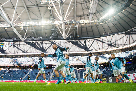 Malmö FFs Jo Inge Berget och Oscar Lewicki värmer upp på