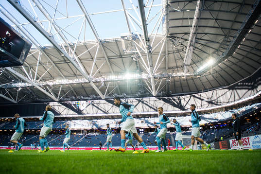 Malmö FFs spelare värmer upp på Friends arena