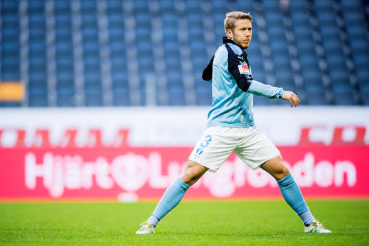 Malmö FFs Anton Tinnerholm värmer upp