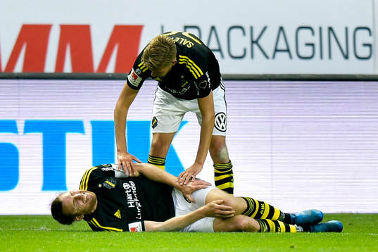 s Nils-Eric Johansson grinar illa