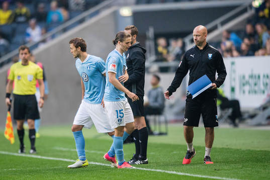 Malmö FFs Pawel Cibicki byts ut och Magnus Wolff Eikrem in