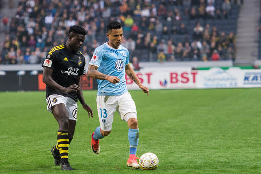 s Daniel Mushitu och Malmö FFs Yoshimar Yotún