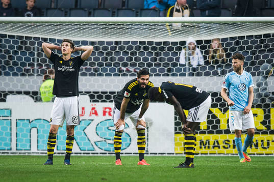 s Sauli Väisänen, Denni Avdic och Daniel Mushitu deppar