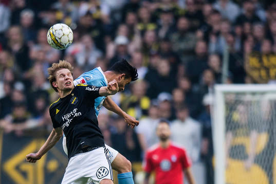 s Johan Blomberg och Malmö FFs Behrang Safari