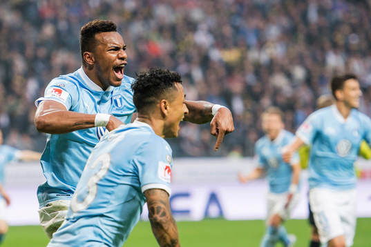 Malmö FFs Felipe Carvalho gör 1-0 och jublar med Yoshimar
