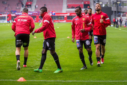 Syrianskas spelare värmer upp