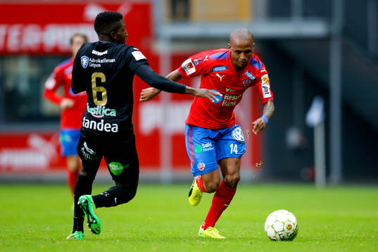 Syrianskas Samuel Akintioye och Helsingborgs Bradley