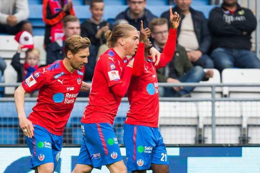 Helsingborgs Monday Samuel jublar med lagkamrater