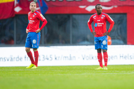 Helsingborgs Charlie Weberg och Monday Samuel deppar