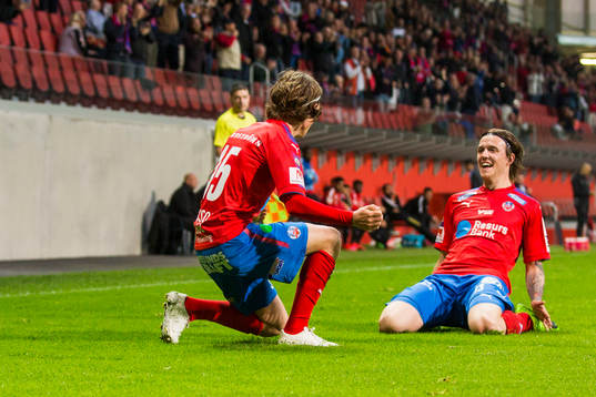 Helsingborgs Alexander Achinioti-Jönsson jublar med Max