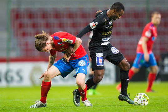 Helsingborgs Jesper Lange och Syrianskas Samuel Akintioye