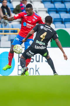 Helsingborgs Oke Akpoveta och Syrianskas Success Chimankpa