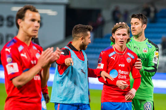 Helsingborgs Max Svensson jublar med lagkamraterna