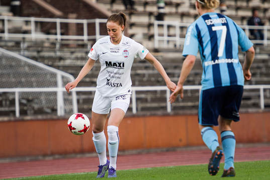 Eskilstunas Petra Andersson mot Djurgårdens Katrin Schmidt