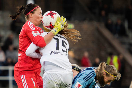 Djurgårdens målvakt Gudbjörg Gunnarsdottir i en