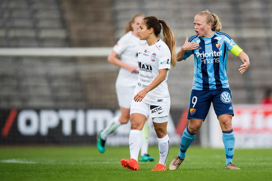 Djurgårdens Mia Jalkerud reagerar mot Eskilstunas Malin