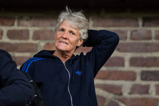 Förbundskapten Pia Sundhage på läktaren