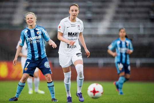 Djurgårdens Katrin Schmidt och Eskilstunas Petra Andersson