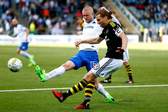 s Nils-Eric Johansson och Norrköpings Karl Holmberg