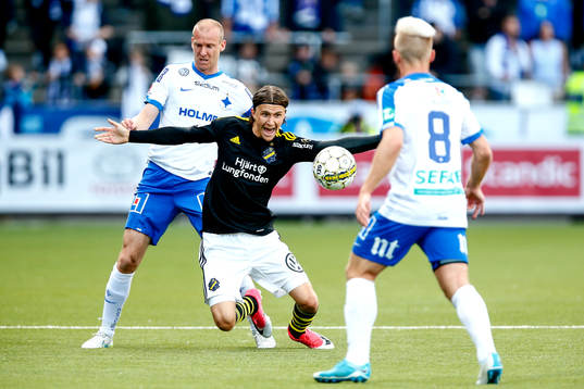 s Kristoffer Olsson och Norrköpings Andreas Johansson och