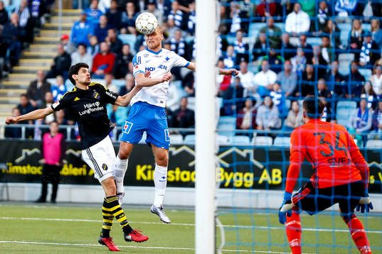 Norrköpings Sebastian Andersson har en målchans