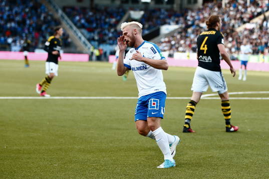 Norrköpings Nicklas Bärkroth reagerar