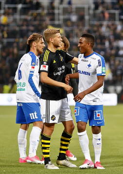 s Anton Salétros , Norrköpings Niclas Eliasson och AIK:s