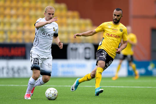 Häckens Kari Arkivuo och Elfsborgs Issam Jebali