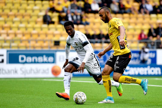 Elfsborgs Issam Jebali och Häckens Mohammed Abubakari