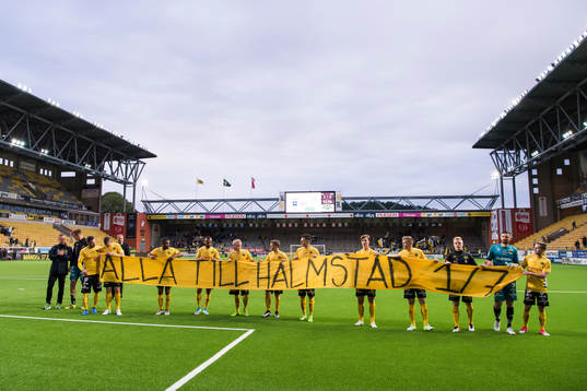 Elfsborgs spelare med banderoll