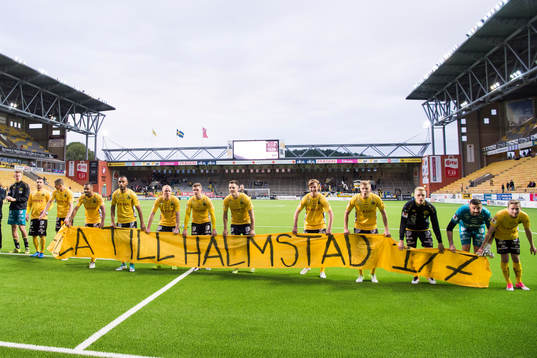 Elfsborgs spelare tackar supportrarna med banderoll