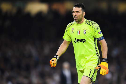 Juventus målvakt Gianluigi Buffon deppar
