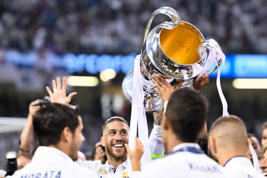 Real Madrids Sergio Ramos  jublar med pokalen