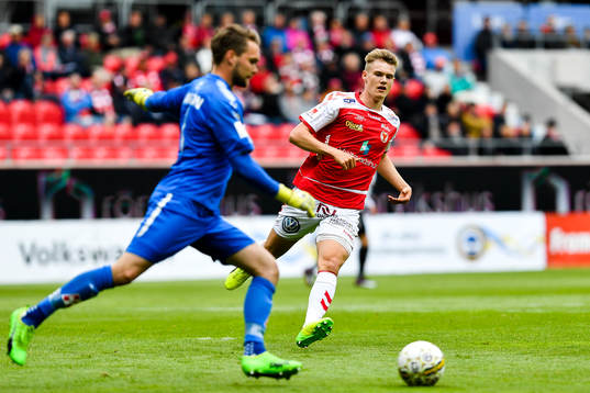 Örebros målvakt Oscar Jansson och Kalmars Svante Ingelsson