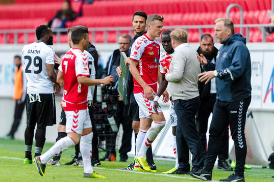 Kalmars Viktor Elm byts ut