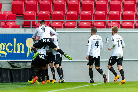 Örebros spelare jublar