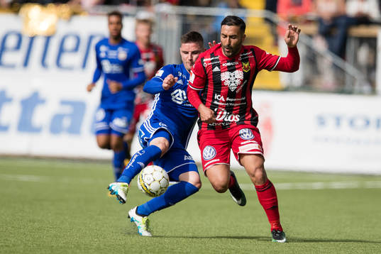 Östersunds Saman Ghoddos mot Sundsvalls Kristinn Freyr