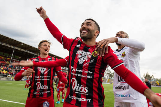 Östersunds Saman Ghoddos jublar