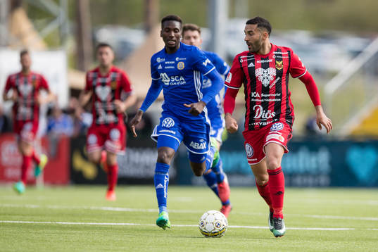 Östersunds Saman Ghoddos mot Sundsvalls Peter Wilson