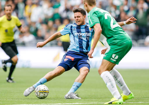 Djurgårdens Kerim Mrabti provar skott