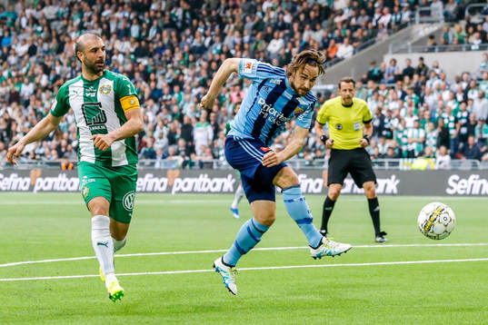 Hammarbys Kennedy Bakircioglu och Djurgårdens Kevin Walker