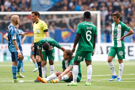 Hammarbys Björn Paulsen tvingas lämna planen
