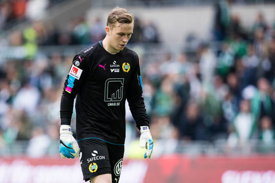 Hammarbys målvakt Ögmundur Kristinsson deppar