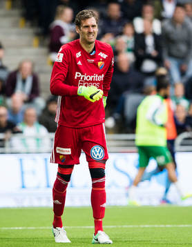 Djurgårdens målvakt Andreas Isaksson grinar illa