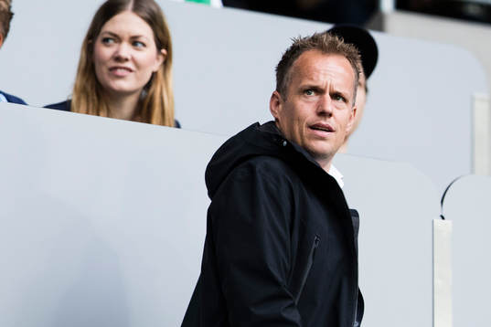 Hammarbys tränare Jakob Michelsen på läktaren