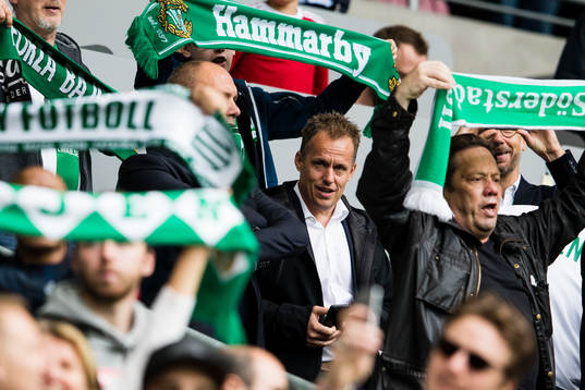 Hammarbys tränare Jakob Michelsen på läktaren